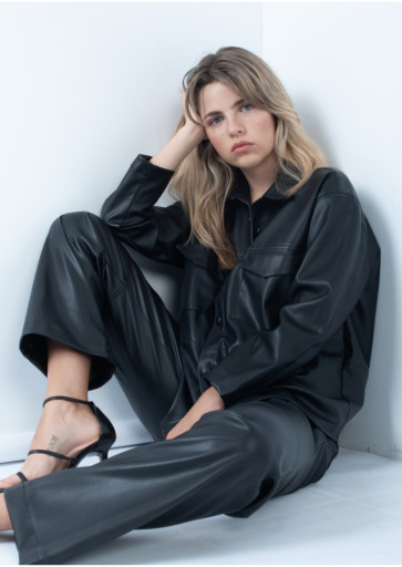 Camisa em Couro Sintético